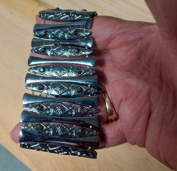 Gunmetal Grey Chunky Metal Stretch Cuff Bracelet - Picture 3 of 5